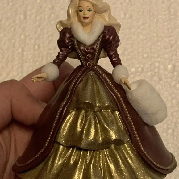 Hallmark Barbie Christmas Keepsake Ornament - 1996 Series 4 - Picture 3 of 6